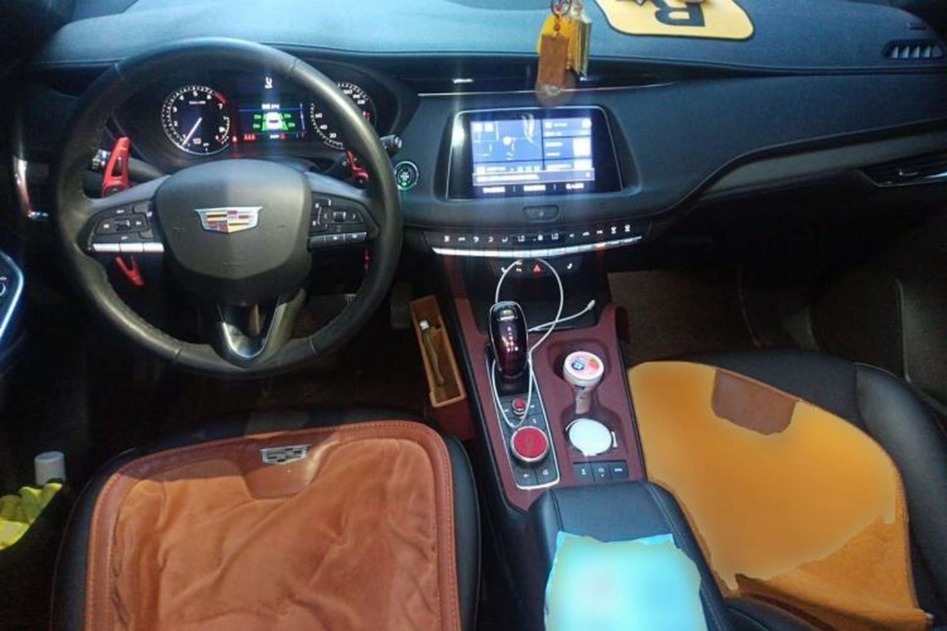 Used Cadillac XT4 2021 28T Two-Wheel Drive Leading Version Center Console