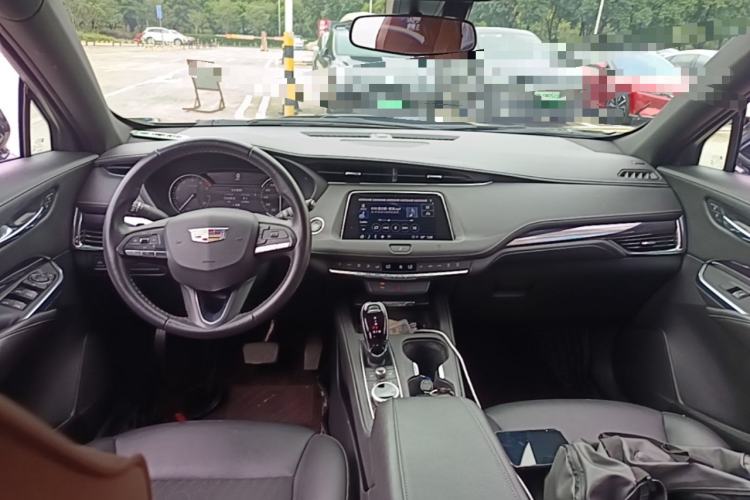 Used Cadillac XT4 2021 28T Two-Wheel Drive Tech Edition Center Console