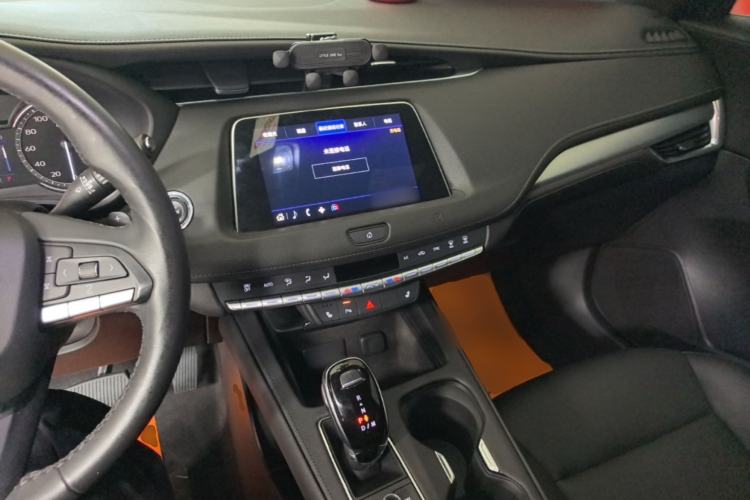 Used Cadillac XT4 2021 28T Two-Wheel Drive Luxury Version Center Console