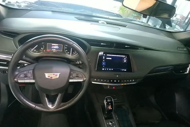 Used Cadillac XT4 2021 28T Two-Wheel Drive Tech Edition Center Console