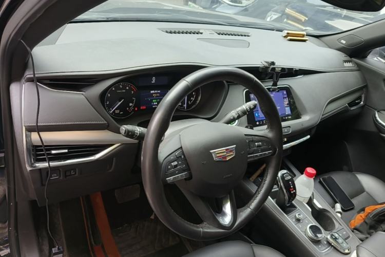 Used Cadillac XT4 2021 28T Two-Wheel Drive Leading Version Center Console