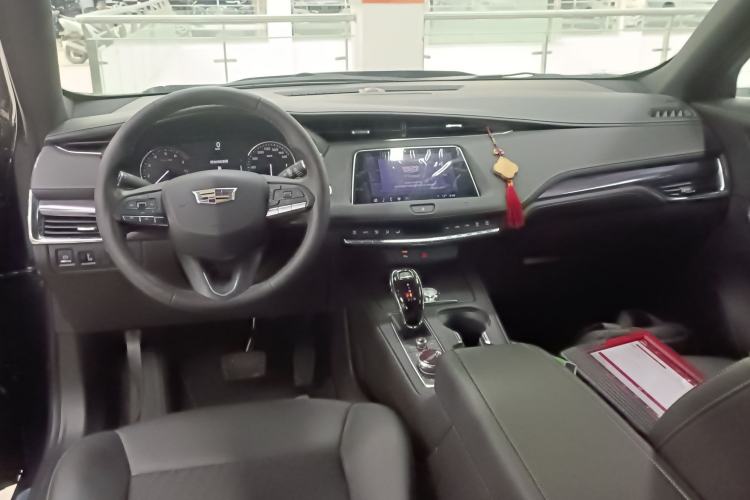 Used Cadillac XT4 2021 28T Two-Wheel Drive Tech Edition Center Console