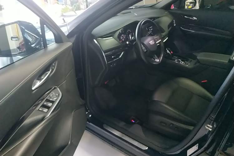 Used Cadillac XT4 2021 28T Two-Wheel Drive Tech Edition Driver Seat