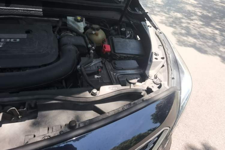 Used Cadillac XT4 2021 28T Two-Wheel Drive Luxury Version Engine Bay Left
