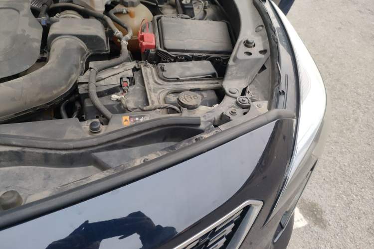 Used Cadillac XT4 2021 28T Two-Wheel Drive Leading Version Engine Bay Left
