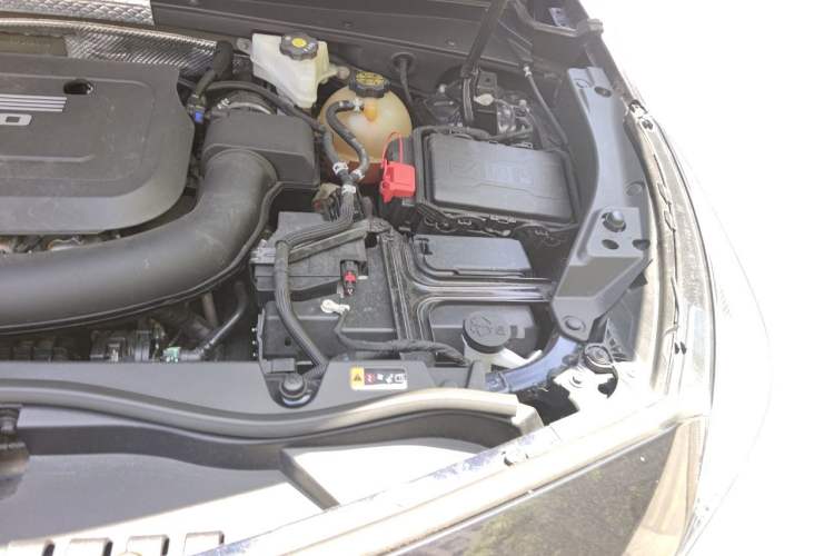 Used Cadillac XT4 2021 28T Two-Wheel Drive Tech Edition Engine Bay Left