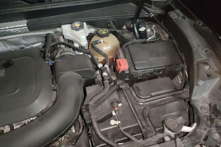 Used Cadillac XT4 2021 28T Two-Wheel Drive Leading Version Engine Bay Left