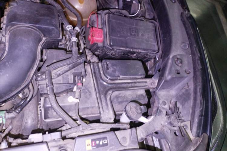 Used Cadillac XT4 2021 28T Two-Wheel Drive Leading Version Engine Bay Left