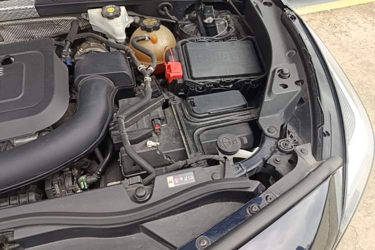 Used Cadillac XT4 2021 28T Two-Wheel Drive Tech Edition Engine Bay Left