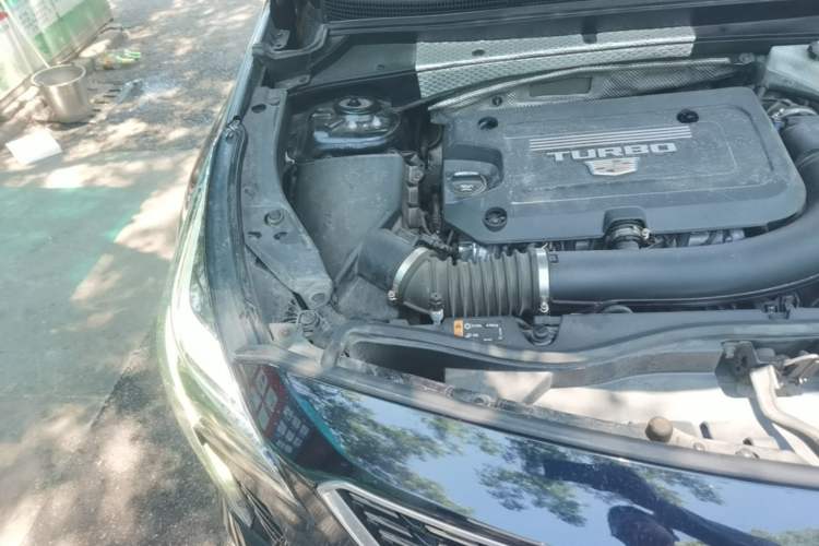 Used Cadillac XT4 2021 28T Two-Wheel Drive Luxury Version Engine Bay Right