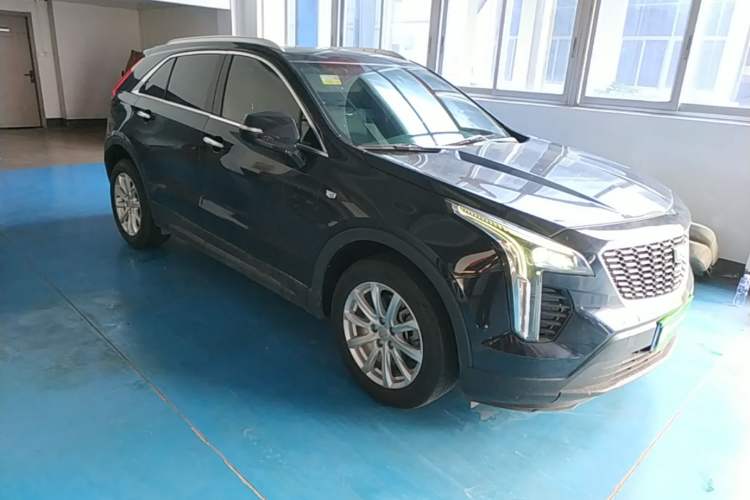 Used Cadillac XT4 2021 28T Two-Wheel Drive Tech Edition Front Right 45 Deg