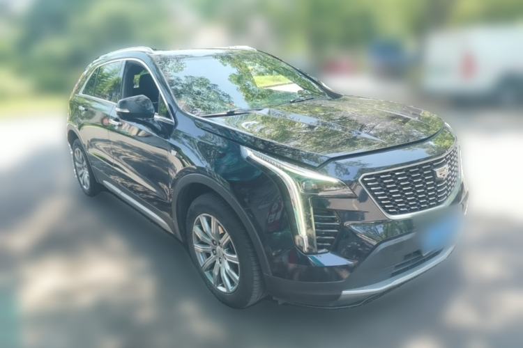 Used Cadillac XT4 2021 28T Two-Wheel Drive Luxury Version Front Right 45 Deg