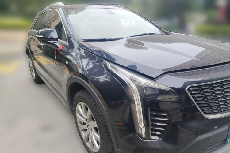 Used Cadillac XT4 2021 28T Two-Wheel Drive Leading Version Front Right 45 Deg