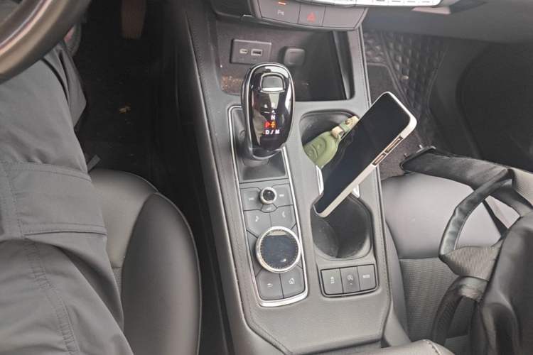 Used Cadillac XT4 2021 28T Two-Wheel Drive Tech Edition Gear Lever