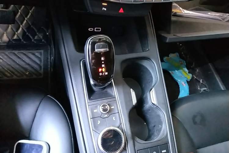 Used Cadillac XT4 2021 28T Two-Wheel Drive Tech Edition Gear Lever