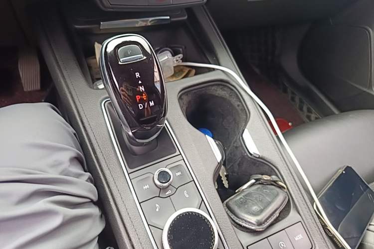 Used Cadillac XT4 2021 28T Two-Wheel Drive Tech Edition Gear Lever
