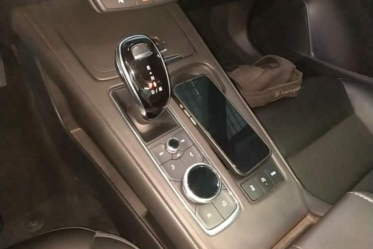 Used Cadillac XT4 2021 28T Two-Wheel Drive Tech Edition Gear Lever