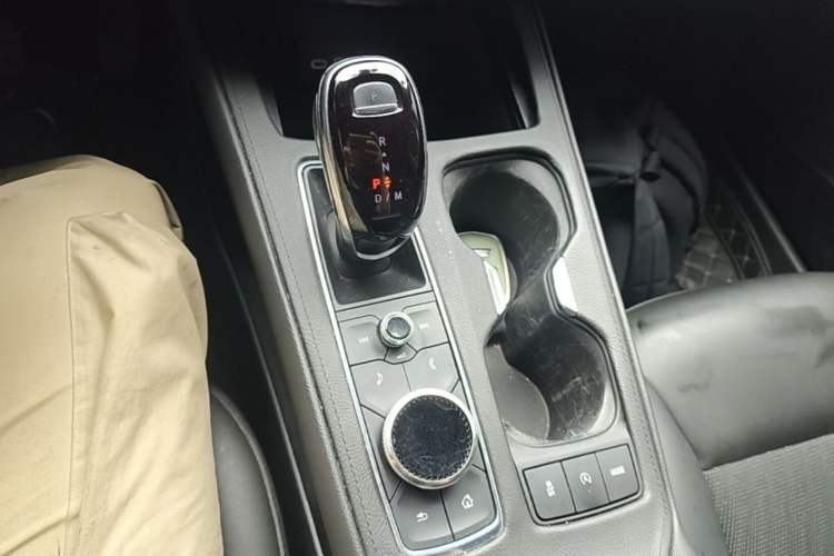 Used Cadillac XT4 2021 28T Two-Wheel Drive Tech Edition Gear Lever