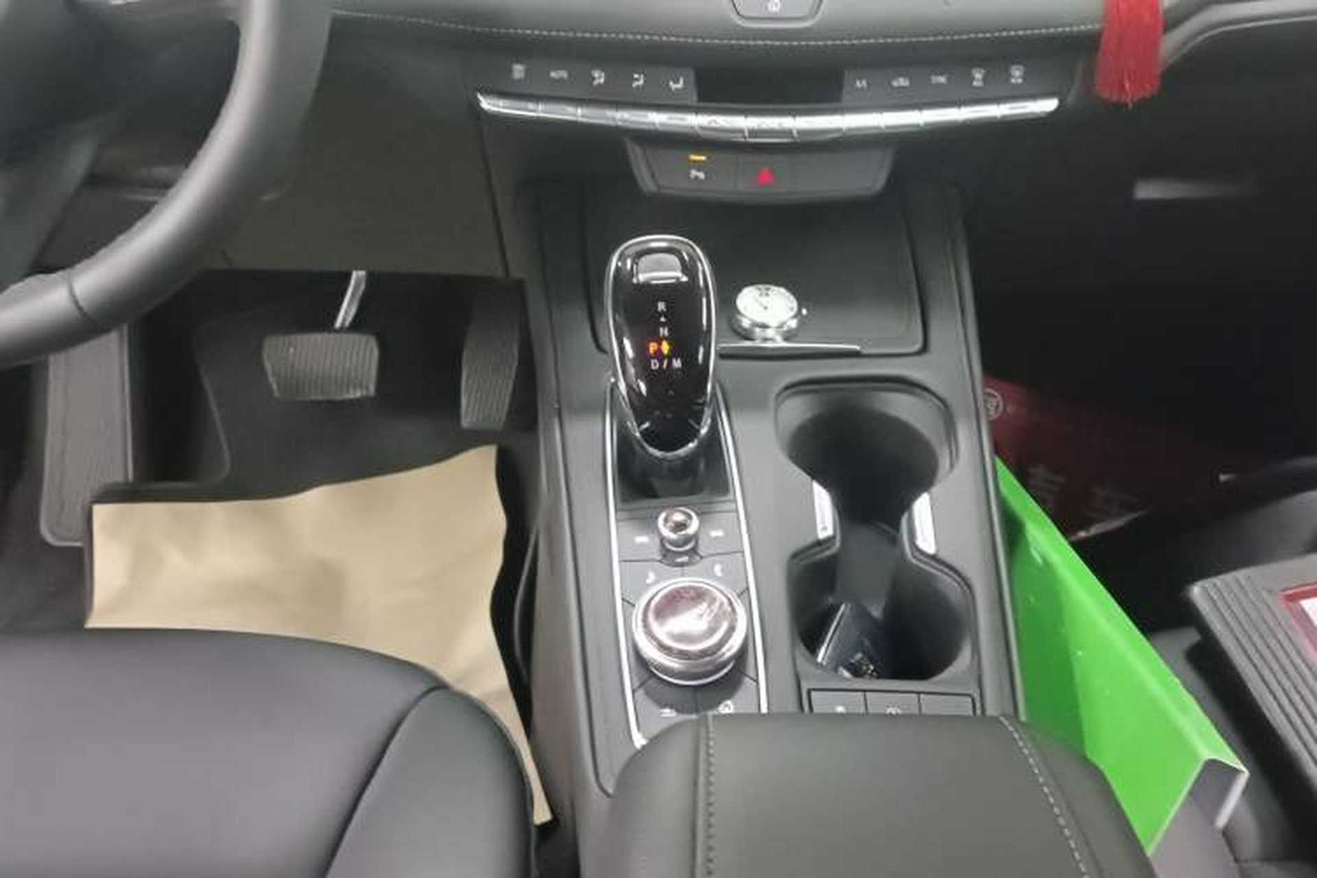 Used Cadillac XT4 2021 28T Two-Wheel Drive Tech Edition Gear Lever