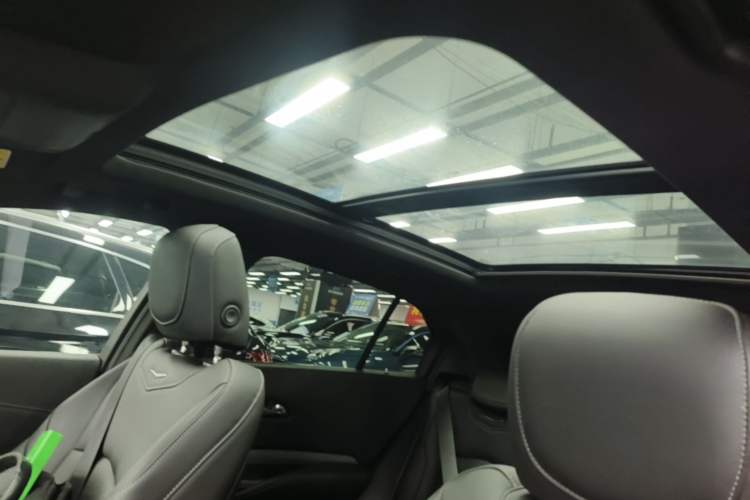 Used Cadillac XT4 2021 28T Two-Wheel Drive Leading Version Headliner