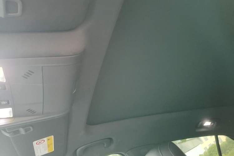 Used Cadillac XT4 2021 28T Two-Wheel Drive Leading Version Headliner