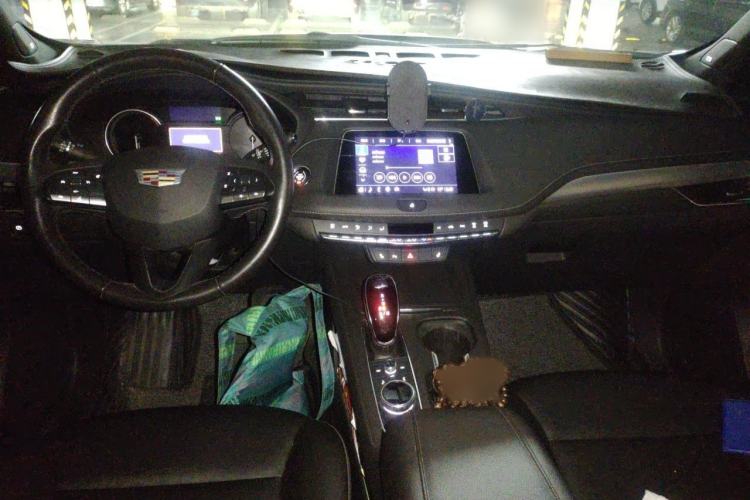 Used Cadillac XT4 2021 28T Two-Wheel Drive Leading Version Interior 2