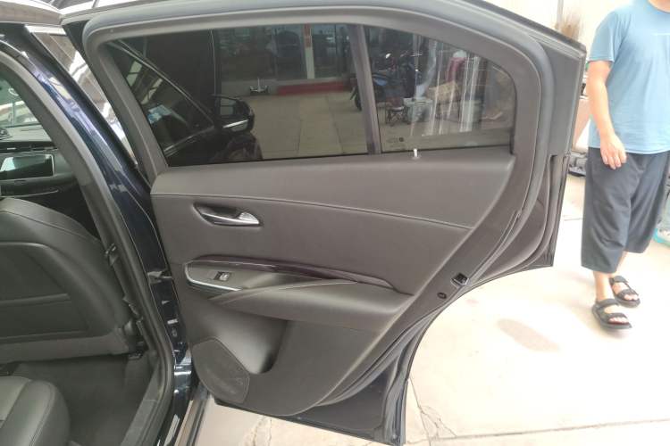 Used Cadillac XT4 2021 28T Two-Wheel Drive Tech Edition Interior 6