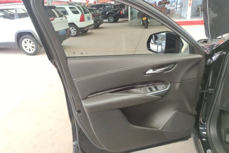 Used Cadillac XT4 2021 28T Two-Wheel Drive Tech Edition Interior 7