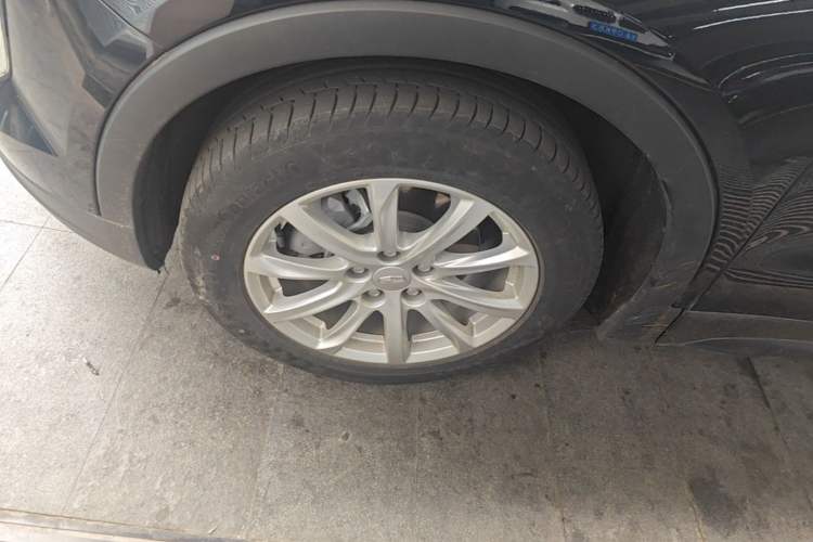 Used Cadillac XT4 2021 28T Two-Wheel Drive Tech Edition Left Front Wheel Hub
