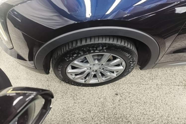 Used Cadillac XT4 2021 28T Two-Wheel Drive Leading Version Left Front Wheel Hub