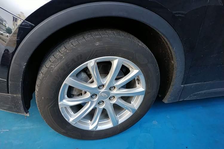Used Cadillac XT4 2021 28T Two-Wheel Drive Tech Edition Left Front Wheel Hub