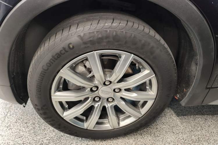 Used Cadillac XT4 2021 28T Two-Wheel Drive Leading Version Left Front Wheel Hub