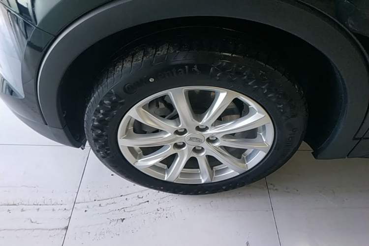 Used Cadillac XT4 2021 28T Two-Wheel Drive Tech Edition Left Front Wheel Hub