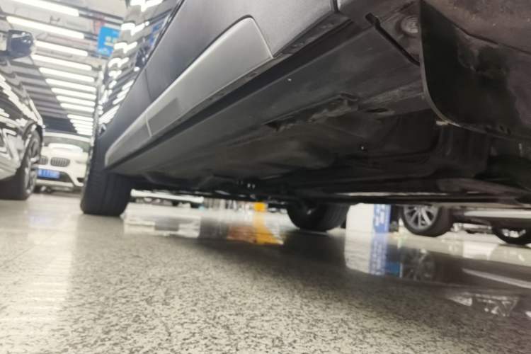 Used Cadillac XT4 2021 28T Two-Wheel Drive Leading Version Left Side Sill