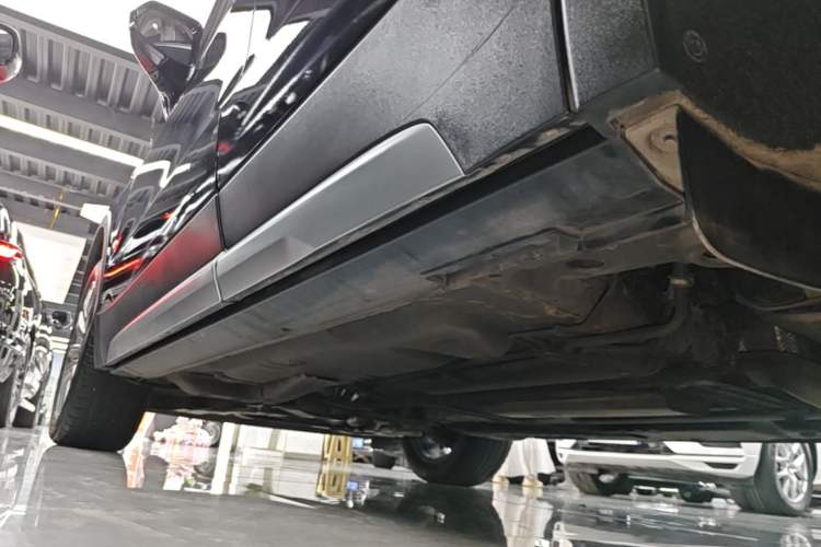 Used Cadillac XT4 2021 28T Two-Wheel Drive Leading Version Left Side Sill