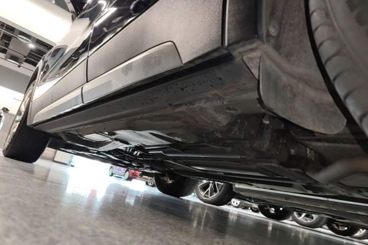 Used Cadillac XT4 2021 28T Two-Wheel Drive Leading Version Left Side Sill