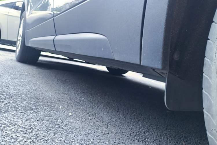 Used Cadillac XT4 2021 28T Two-Wheel Drive Tech Edition Left Side Sill