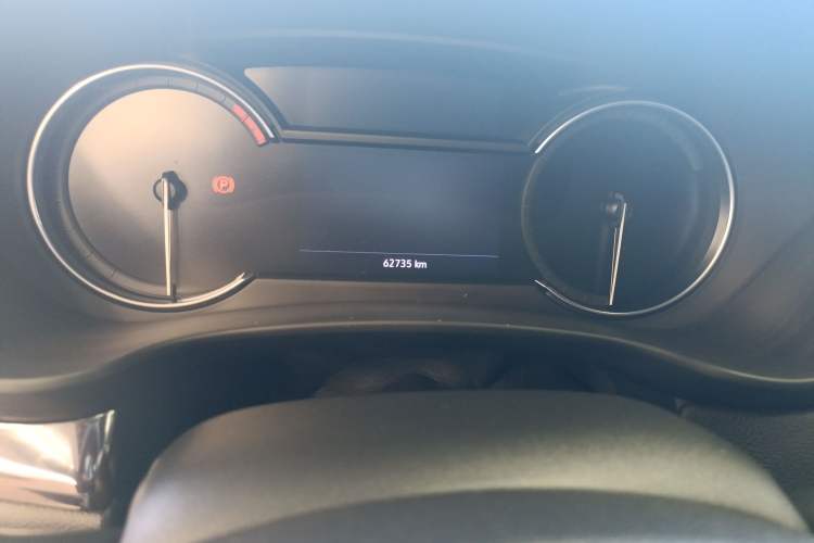 Used Cadillac XT4 2021 28T Two-Wheel Drive Tech Edition Odometer Close Up