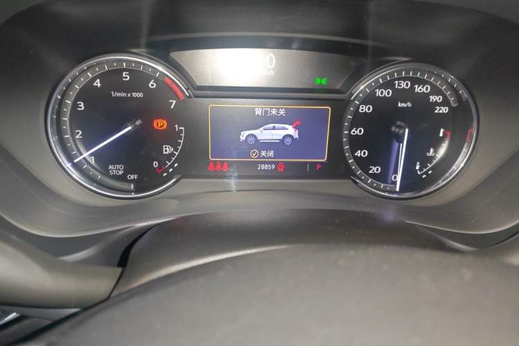 Used Cadillac XT4 2021 28T Two-Wheel Drive Leading Version Odometer Close Up