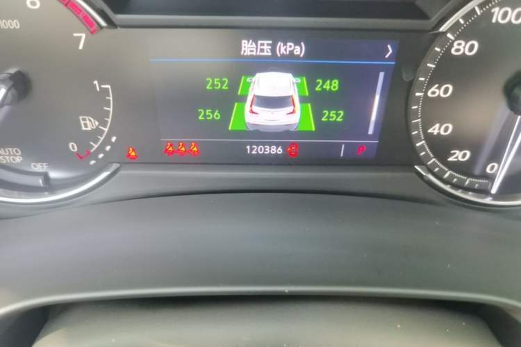 Used Cadillac XT4 2021 28T Two-Wheel Drive Luxury Version Odometer Close Up