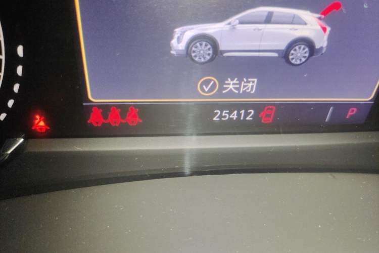 Used Cadillac XT4 2021 28T Two-Wheel Drive Leading Version Odometer Close Up
