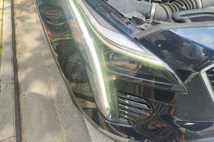 Used Cadillac XT4 2021 28T Two-Wheel Drive Leading Version Right Front Headlight