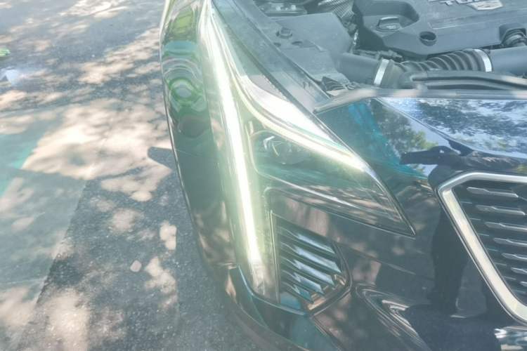 Used Cadillac XT4 2021 28T Two-Wheel Drive Luxury Version Right Front Headlight