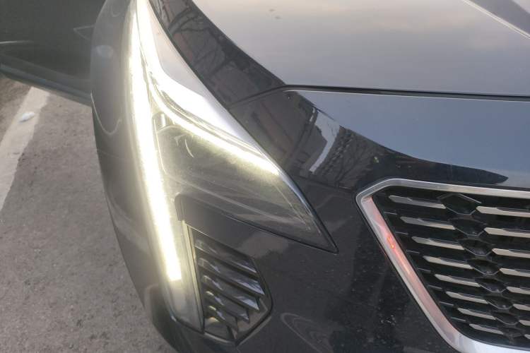 Used Cadillac XT4 2021 28T Two-Wheel Drive Leading Version Right Front Headlight
