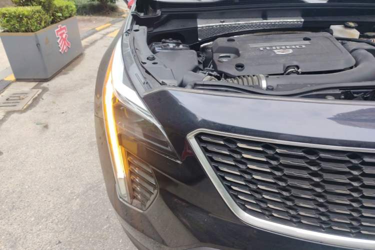 Used Cadillac XT4 2021 28T Two-Wheel Drive Leading Version Right Front Headlight