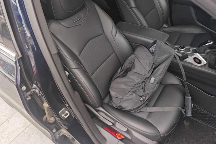 Used Cadillac XT4 2021 28T Two-Wheel Drive Tech Edition Right Front Seat