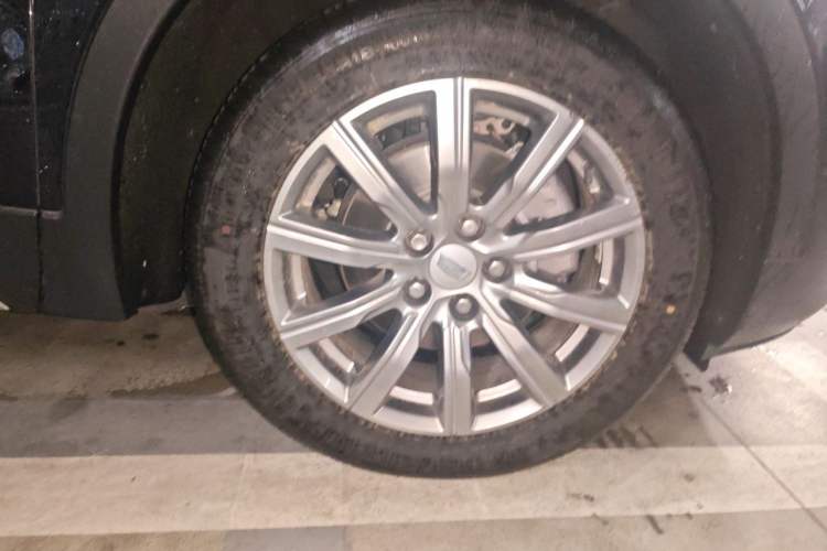 Used Cadillac XT4 2021 28T Two-Wheel Drive Leading Version Right Front Wheel Hub