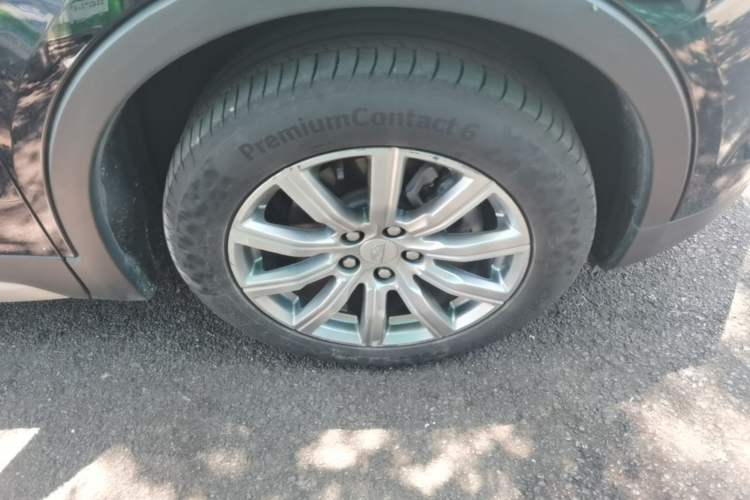 Used Cadillac XT4 2021 28T Two-Wheel Drive Luxury Version Right Front Wheel Hub