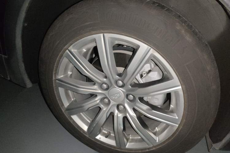 Used Cadillac XT4 2021 28T Two-Wheel Drive Leading Version Right Front Wheel Hub