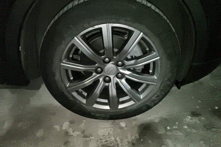 Used Cadillac XT4 2021 28T Two-Wheel Drive Leading Version Right Front Wheel Hub